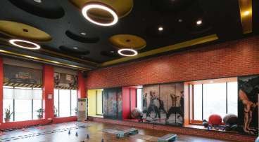 Gold's Gym, Greater Noida — studio